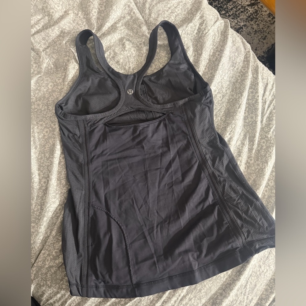 lululemon athletica gray tank fits M/L size tag missing adjustable bra inside